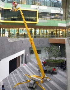 南山高空作業(yè)車、升降機與腳手架租賃 深圳本地服務與貨梯制造全解析